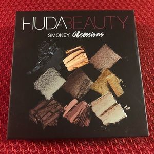 Huda beauty Smokey obsessions eyeshadow palette